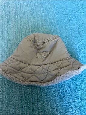 UGG, women’s size small Beige Quilted Sherpa-Trim Bucket Hat